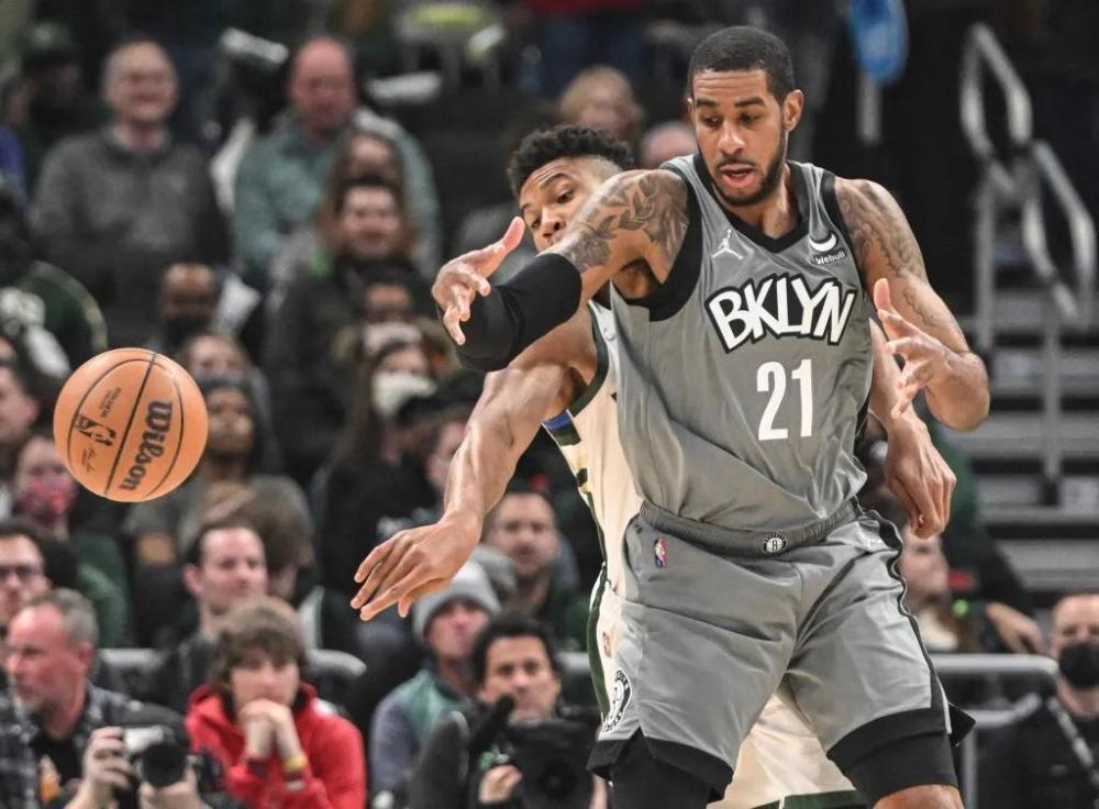 后防线的稳 后防线的稳