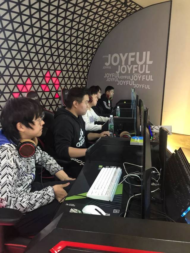 通过密集的 通过密集的